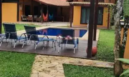 Casa à Venda de 4 Dormitórios em Camburí - São Sebastião/SP