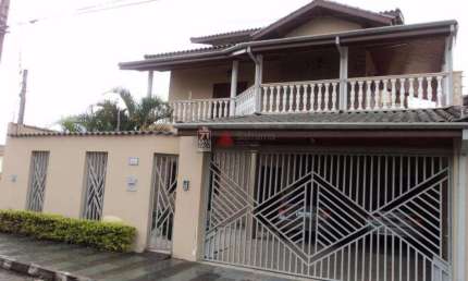 Espetacular Sobrado no Jardim Santa Maria, Jacareí: Seu Novo Lar com Muito Espaço!