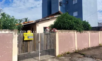 CASA | Antiga, 2 Dormitórios e 300m² de Terreno - Ótima Localização!