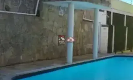 Oportunidade de ter seu imóvel frente mar com 2 dormitórios, 2 wcs, 1 vaga de garagem, área de garagem e fundos privativos.