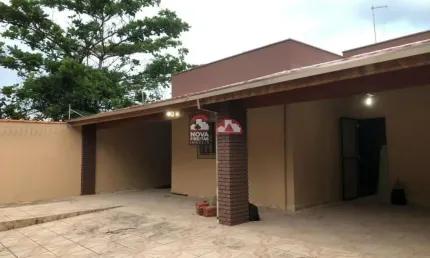 EXCELENTE CASA TÉRREA  3 Dorms, há  poucos metros da praia