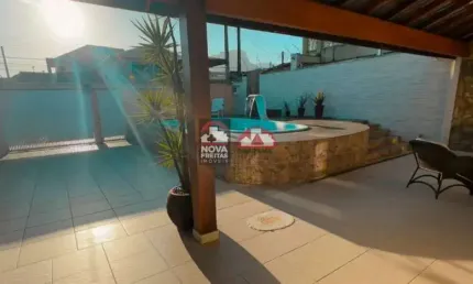 Sobrado à Venda no Indaiá!  Caraguatatuba-SP, com 3 Quartos, Piscina e Área Gourmet