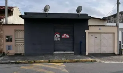 Casa à Venda com Ponto Comercial - Bairro São Benedito, Pindamonhangaba