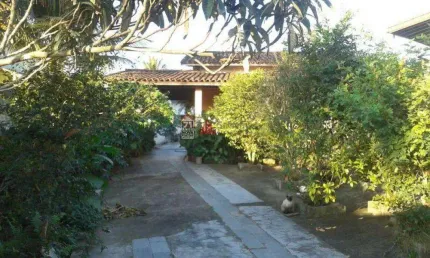 Casa à venda - excelente localização próxima à praia.