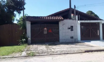 Casa | 2 dormitórios (1 suíte) e 3 vagas em boa localização!