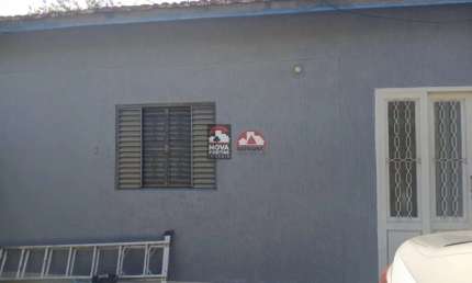 Ótima casa com três dormitórios sendo uma suite com mobiliá