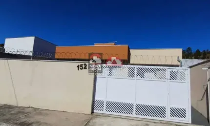 Ótima casa com três dormitórios sendo uma suite próximo a faculdade Modulo
