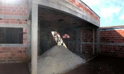 Sobrado no tranquilo bairro Padre Rodolfo em Pindamonhangaba