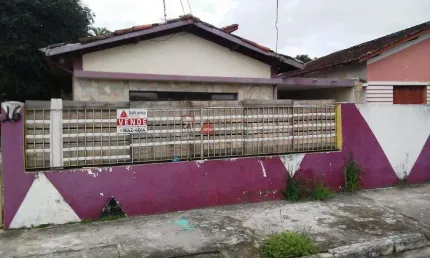 Casa com amplo terreno de 420m² ? 3 dormitórios e excelente potencial!