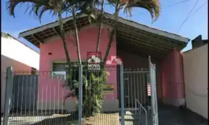 CASA | Amplo Terreno 299m² e 144m² Construídos em Excelente Bairro!