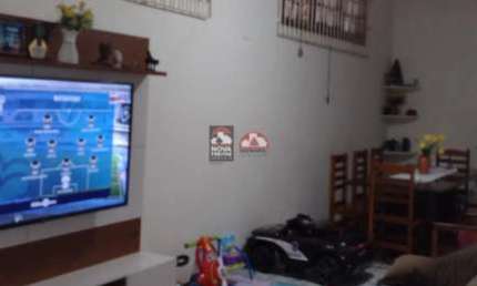 Casa na praia das Palmeiras em Caraguatatuba à 100 metros da praia.