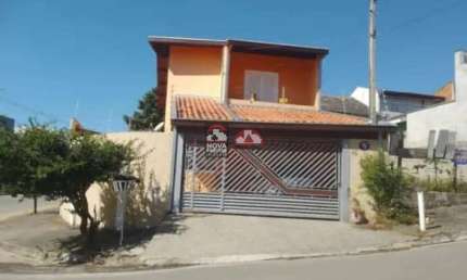 Sobrado Padrão no bairro Residencial Santa Paula em Jacareí/SP