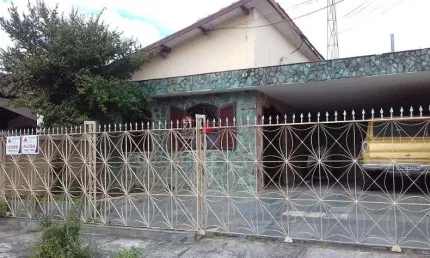CASA | Ampla e Conservada com 3 Suítes e Edícula em São José dos Campos