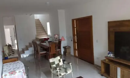 Casa à venda com 3 dormitórios e 2 vagas ? Completa e aconchegante!
