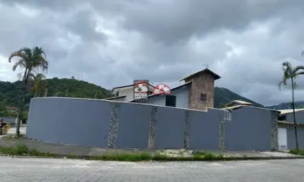 Excelente sobrado alto padrão com piscina e edicula, bem localizada na martim de Sá