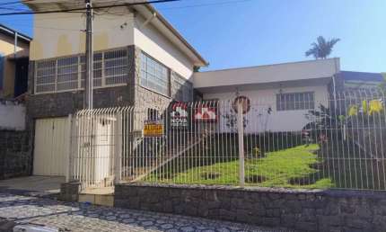 Casa com 5 quartos para alugar na Rua General Júlio Salgado, 95, Centro, Pindamonhangaba