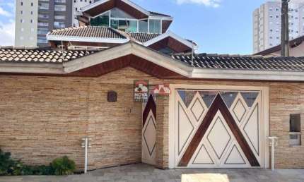 Casa com 4 quartos para alugar na Rua Dias Gomes, 47, Loteamento Villa Branca, Jacareí