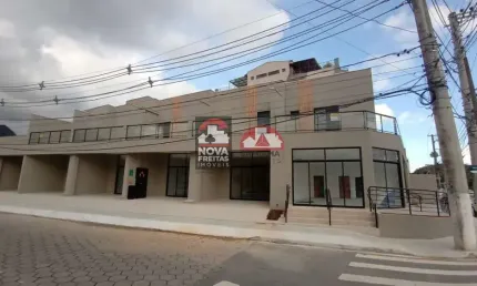 Apartamento bairro Sumaré em Caraguá. Sacada com vista do mar, apenas 2 minutos do centro