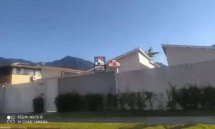 Casa em condomínio fechado em caraguatatuba no bairro massaguaçu