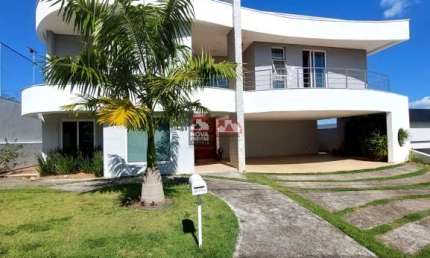 Luxuoso sobrado a venda no Condomínio Santa Helena em Caçapava.