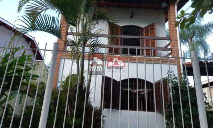 Sobrado com quintal amplo a 500 Metros da Praia Martim de Sá!