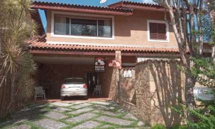 Sobrado Colonial de Luxo em Condomínio para Locação!