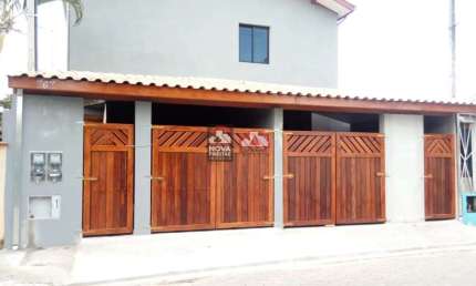 Imóvel com 4 casas - 2 prontas e 2 em fase de término