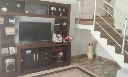 Casa com 2 quartos à venda na Avenida Getúlio Dorneles Vargas, Sobrado, 2170, Jardim Califórnia, Jacareí