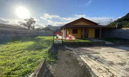 Casa com quatro dormitórios, área gourmet e estacionamento para mais de quatro carros