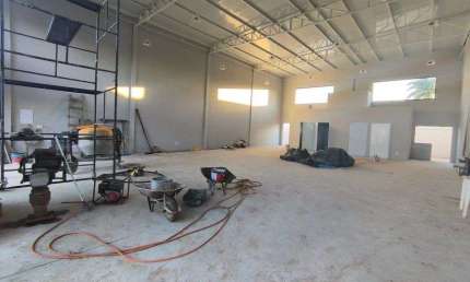Salão Comercial no Jardim Yolanda – 216 m² de Construção, 390 m² de Terreno, Perfeito para Seu Negóc