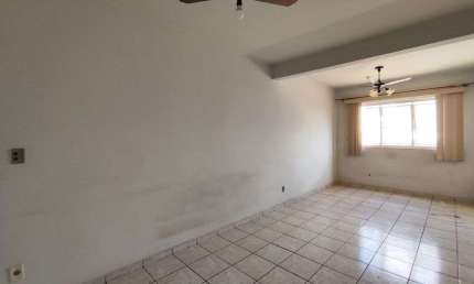 Aqui está o anúncio detalhado e persuasivo para o apartamento de 2 dormitórios no centro: Apartame