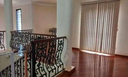 Sobrado com Quintal, Churrasqueira e 2 Dormitórios com Sacada – 365m² de Espaço
