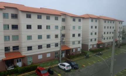Apartamento 2/4, suíte, mobiliado, 3o. andar, condomínio, garagem, infraestrutura, vizinho ao Shopping Busca Vida