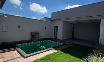 Casa à Venda no Jardim Presidente, Goiânia - 3 Quartos, 2 Suítes, 235m²