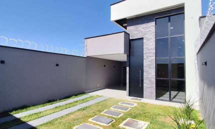Casa à Venda em Cardoso Continuação: 3 Suítes, 262m² - Aparecida de Goiânia