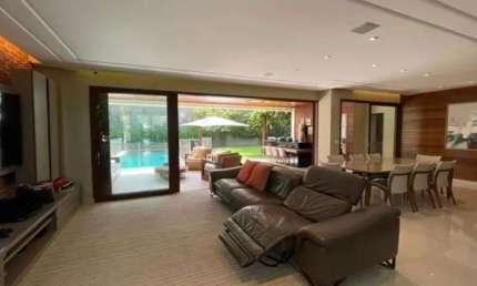Casa de Condomínio à Venda no Alphaville Flamboyant Goiânia – 701m²