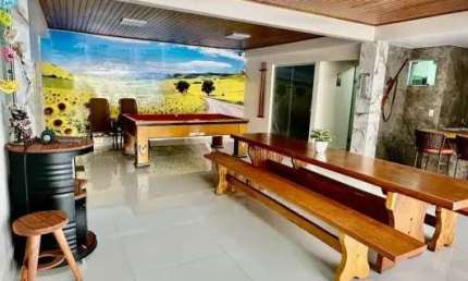 Casa à Venda em Nova Suiça, Goiânia: 4 Quartos, 329m², 2 Suítes