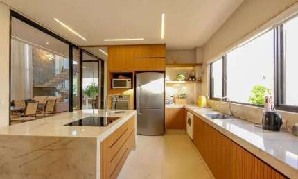 Casa de Condomínio à Venda no Goiânia Golfe Clube, 420m², 4 Suítes