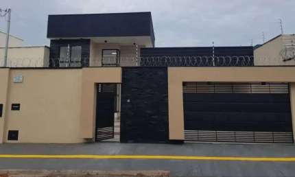 Casa à Venda no Moinho dos Ventos, Goiânia: 3 Suítes, 196m²