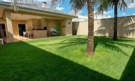 Casa à Venda no Setor Faiçalville, 4 Suítes, 250m² - Goiânia