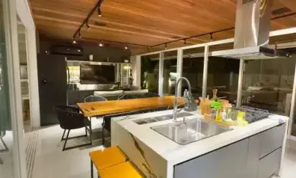 Casa de Condomínio à Venda no Jardins Lisboa, Goiânia – 354m², 4 Suítes