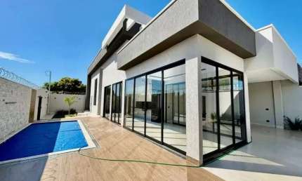 Casa à Venda no Residencial Canadá, Goiânia: 3 Suítes, 202m²