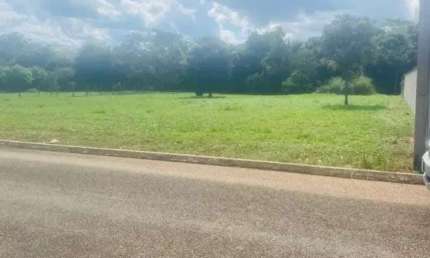 Terreno de 2.400m² à venda no Centro de Bela Vista de Goiás