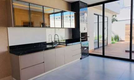 Casa à Venda no Moinho dos Ventos, Goiânia – 3 Suítes, 180m²