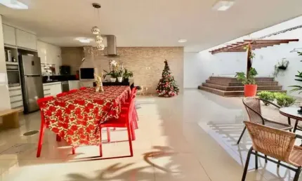 Casa à Venda no Jardim América, Goiânia: 5 Quartos, 360m², R$1.250.000