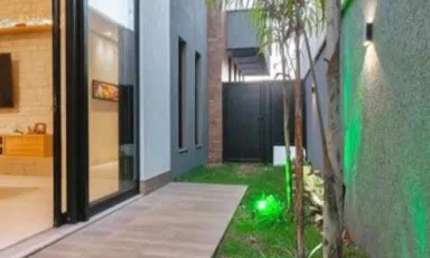 Casa em Condomínio no Goiânia Golfe Clube: 4 Suítes, 660m² à Venda