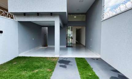 Casa à Venda no Setor Faiçalville, Goiânia - 3 Quartos, 210m²