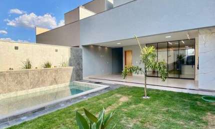 Casa à Venda em Jardim Helvécia, 4 Suítes, 225m², Aparecida de Goiânia