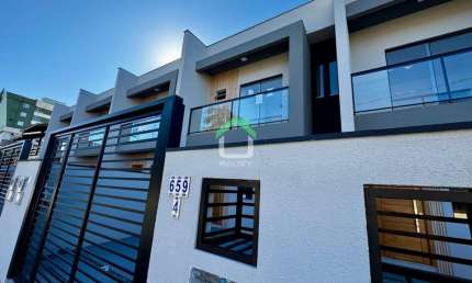 Casa à venda na Rua Do Pavão, n 659, Costa e Silva, Joinville