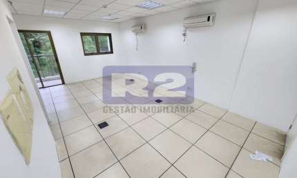 Casa comercial para alugar na Rua Visconde Embare, Valongo, Santos